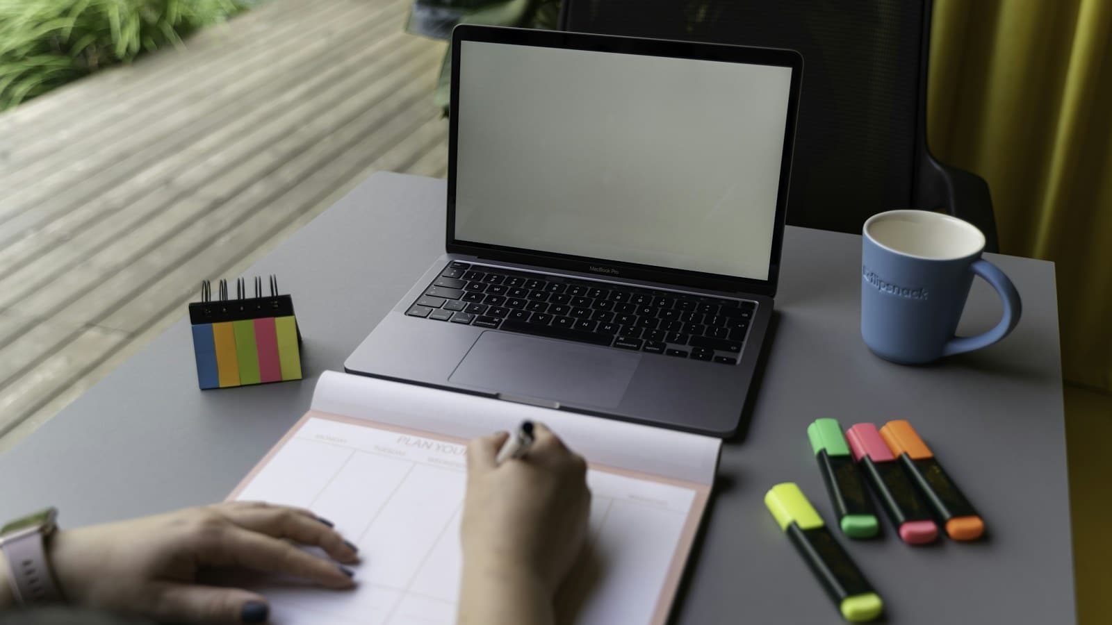 Perencanaan kebutuhan kerja menggunakan laptop